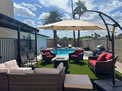 HEATED Pool, Spacious home 7 MIN to airport*