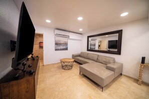 Smart TV - Da Vinci Suites 201 (San Juan)