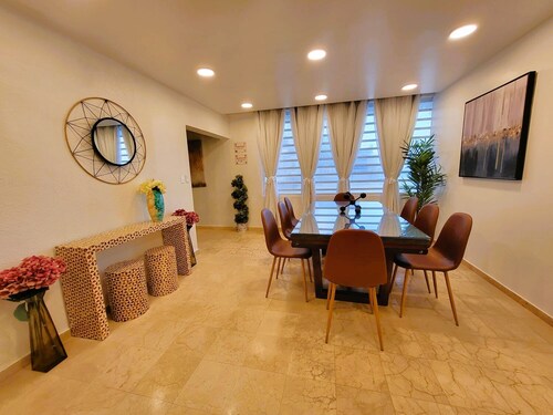 3-bedroom apt 50 feet to Condado Beach