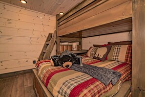 5 habitaciones, tabla de planchar con plancha, cuna de viaje y wifi 