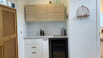 Fridge, coffee/tea maker, electric kettle, toaster