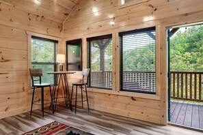 Dining - HUGE Heated Indoor Pool, 2 King Beds, A+ Location, Arcades, Fire Pit, Fast Wi-Fi (Sevierville)