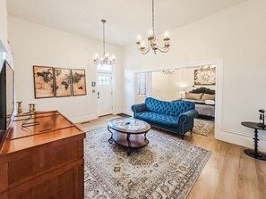 Flat-screen TV - Antique Cozy Unit - Central Ogden (Ogden)