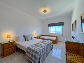 2 bedrooms, iron/ironing board, Internet, bed sheets