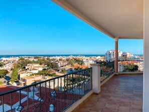 Property grounds - Spacious flat with breathtaking views (Lagos)