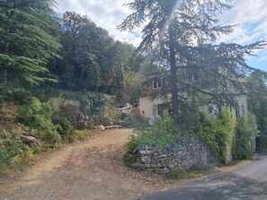 Property grounds - Holiday house for 12 guests with private pool (Aigues-Vives)