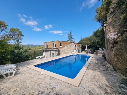 Holiday house for 12 guests with private pool