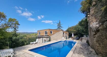 Holiday house for 12 guests with private pool