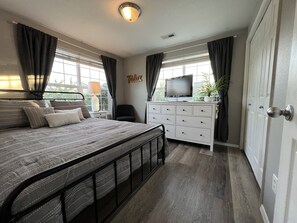3 bedrooms, desk, iron/ironing board, travel crib