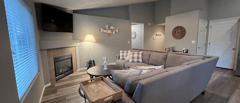 Smart TV, fireplace