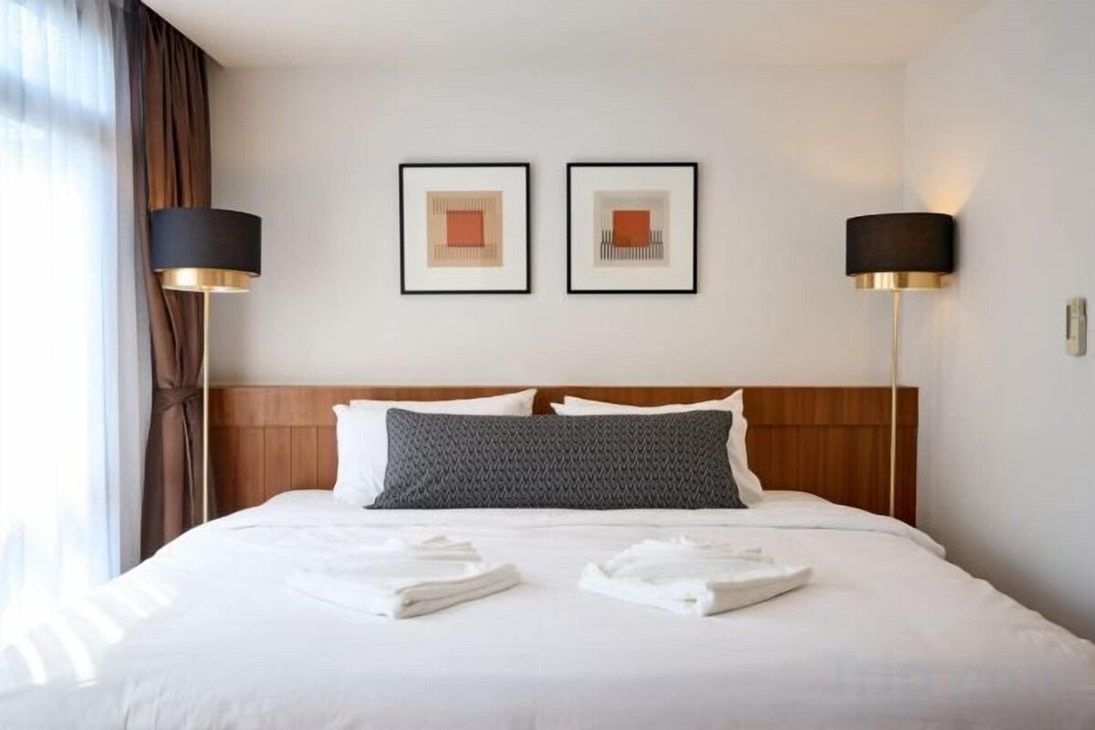 Minibar, wifi gratis y ropa de cama