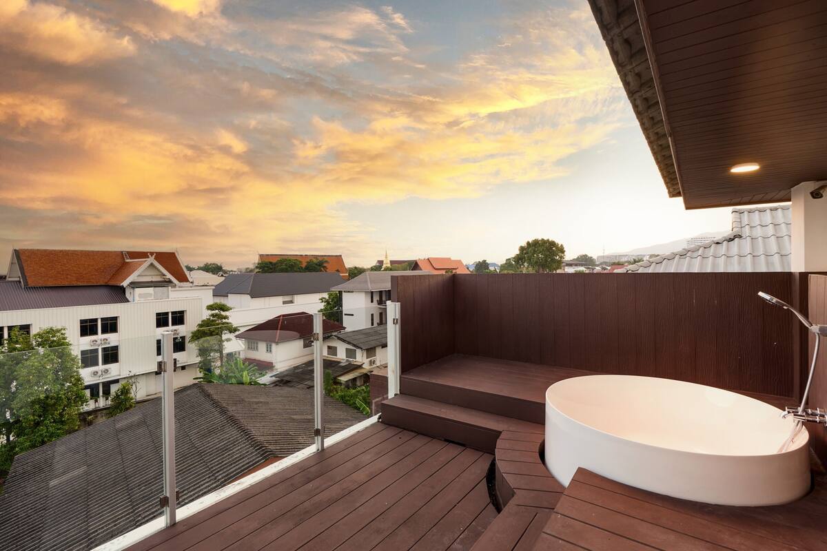 Studio Suite dành cho gia đình, 2 phòng ngủ | Bồn tắm thủy lực