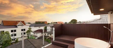 Family Studio Suite, 2 Bedrooms | Jetted bathtub