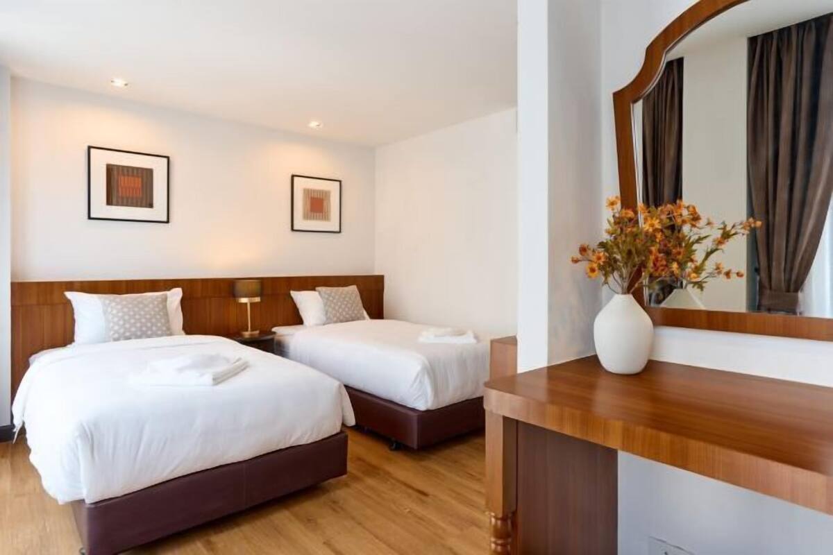 Minibar, wifi gratis y ropa de cama