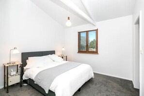 3 habitaciones, escritorio, tabla de planchar con plancha y wifi gratis 