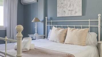 3 habitaciones, tabla de planchar con plancha, wifi y ropa de cama