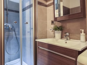 Hair dryer, towels