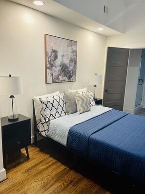 4 bedrooms, in-room safe, desk, soundproofing - GROVE PARK- ‘Newly Renovated’ home- just mins from Midtown/Downtown Atlanta.  (Atlanta)