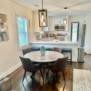 Dining - GROVE PARK- ‘Newly Renovated’ home- just mins from Midtown/Downtown Atlanta. (Atlanta)