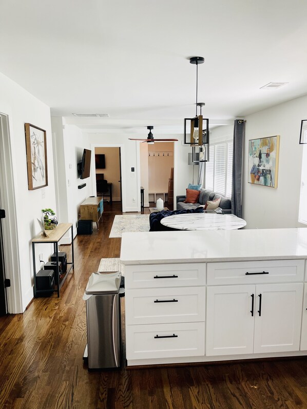 Interior - GROVE PARK- ‘Newly Renovated’ home- just mins from Midtown/Downtown Atlanta. (Atlanta)