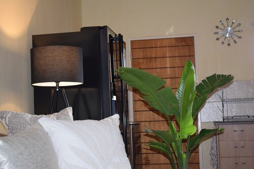 Comfy and modern 2 bedroom apartment overlooking stable