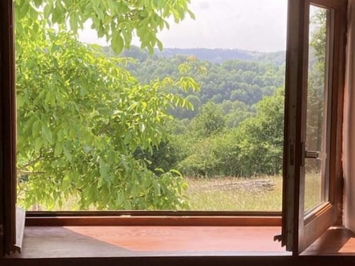 Rural cottage, beautiful views,
Large garden
10min from the Château de Bournazel