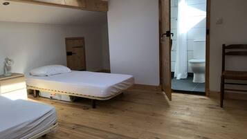 3 sovevĂŠrelser, strygejern/strygebrĂŠt, gratis Wi-Fi, sengetĂžj