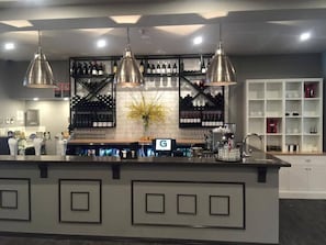 Bar (on property) - The George Hotel (Bathurst)