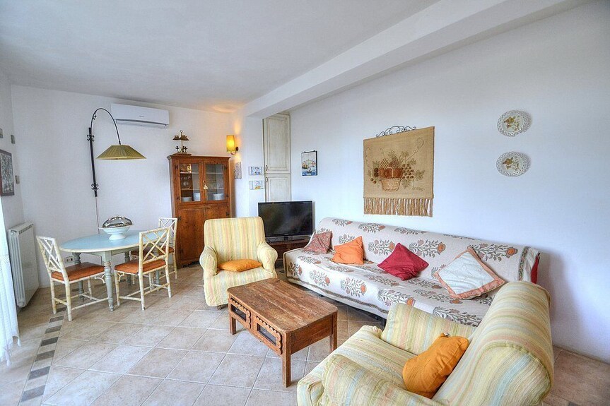 Casa Micaela A: Un Accogliente Appartamento Che è Parte Di Una Villa Situato In Posizione Tranquilla. - Montalto di Castro