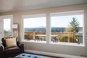 Interior - *New Listing* Beautiful lake view home with shared lake access, gas grill and amazing views (Florence)