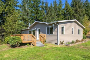 Exterior - *New Listing* Beautiful lake view home with shared lake access, gas grill and amazing views (Florence)
