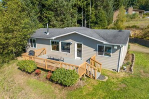 Exterior - *New Listing* Beautiful lake view home with shared lake access, gas grill and amazing views (Florence)