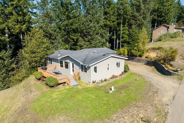 Exterior - *New Listing* Beautiful lake view home with shared lake access, gas grill and amazing views (Florence)