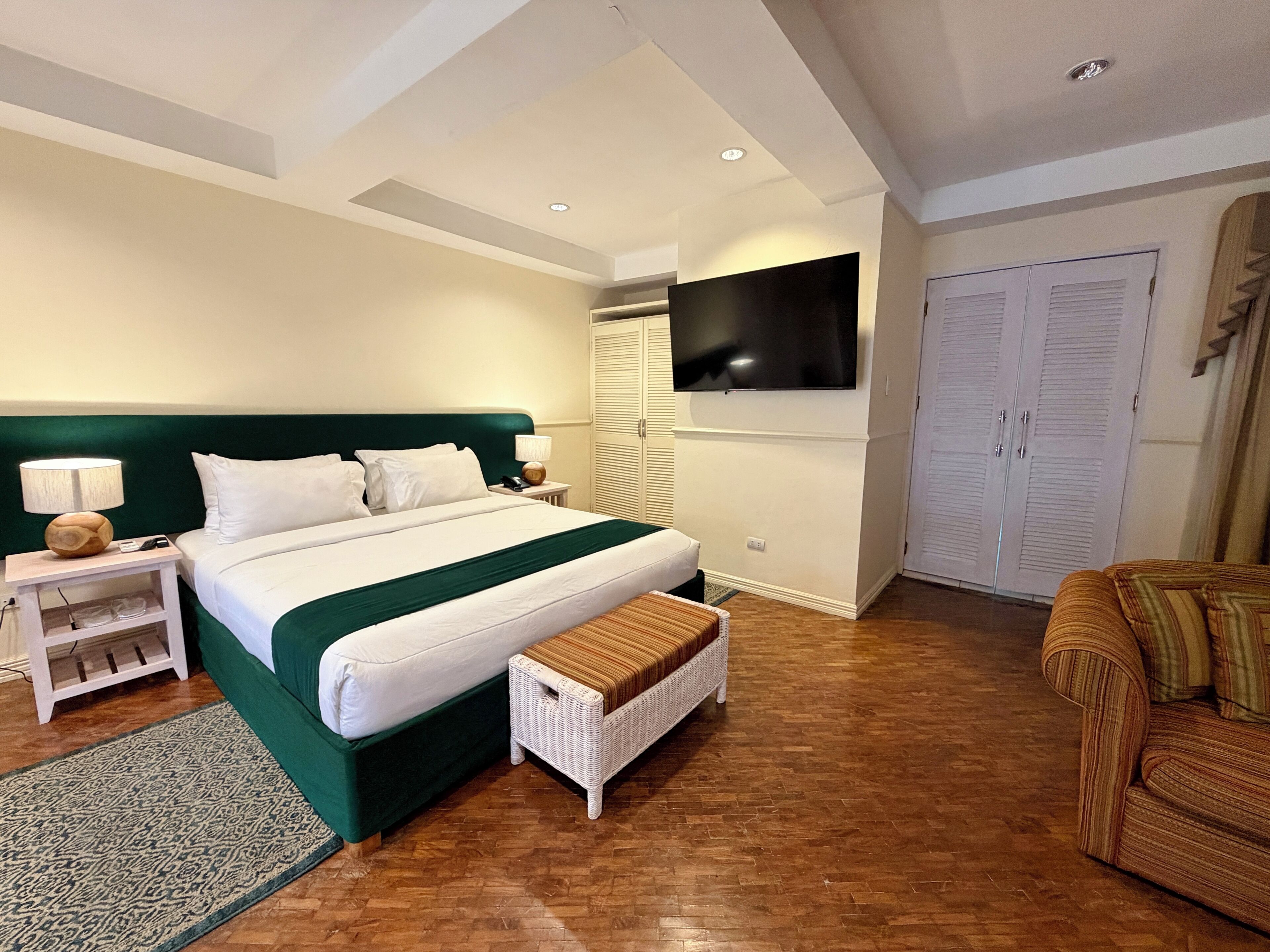 Executive Suite | Free WiFi, bed sheets
