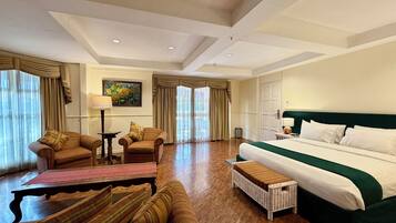 Executive Suite | Free WiFi, bed sheets