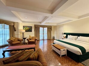 Executive Suite | Free WiFi, bed sheets - Coco Grande Hotel (Dumaguete)