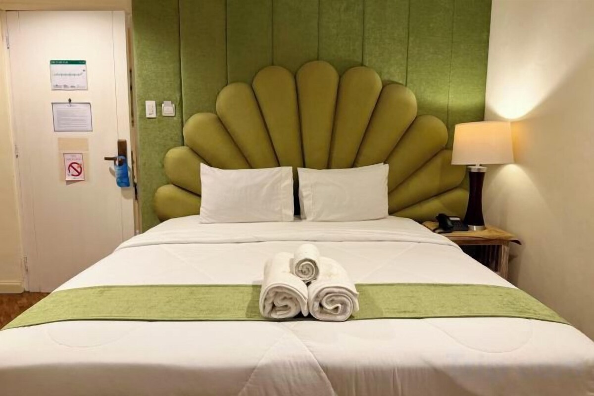 WiFi (free), bed sheets