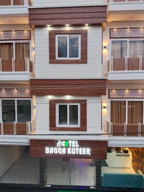 Mặt tiền nơi lưu trú