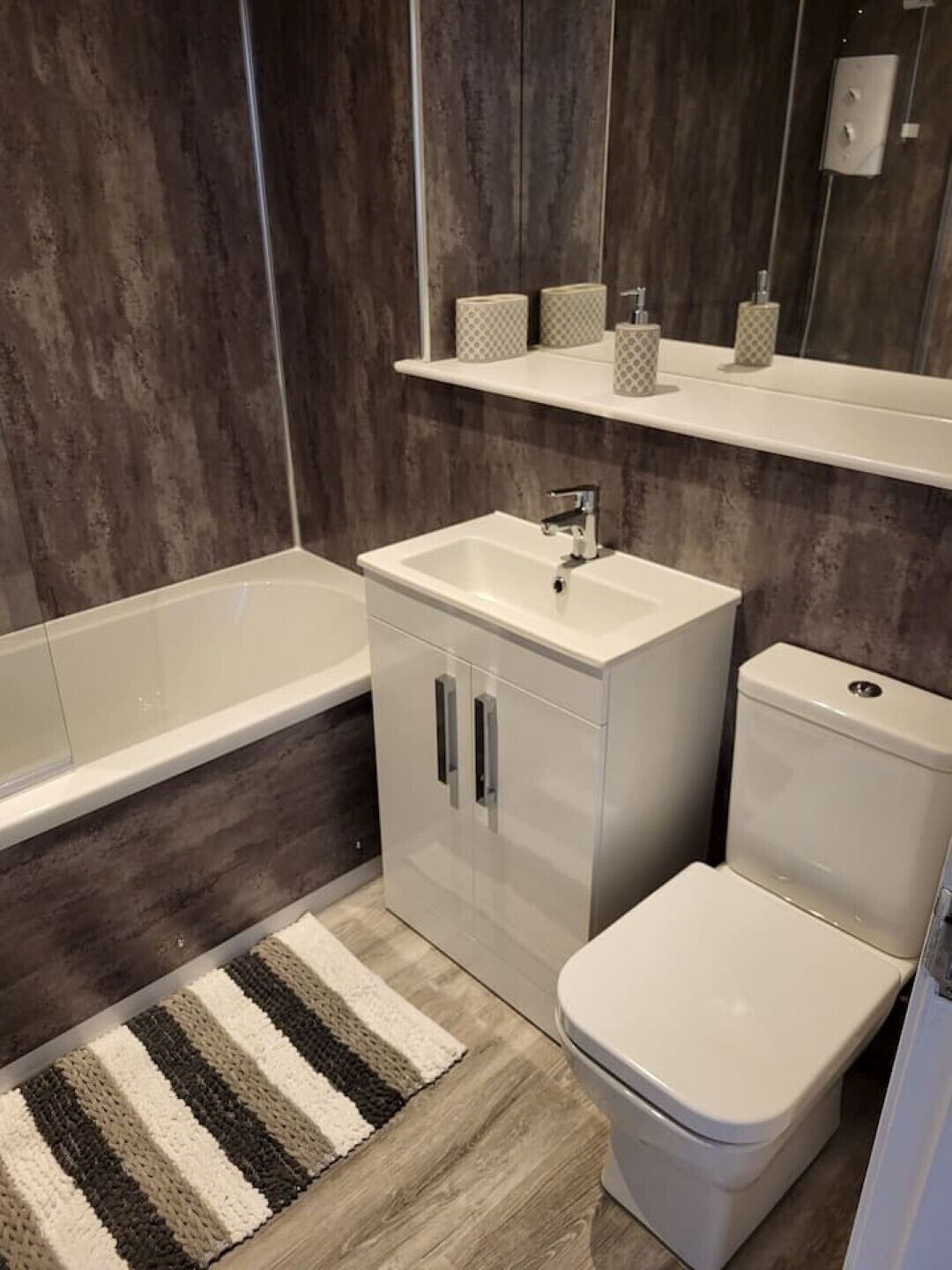 Combined shower/bathtub