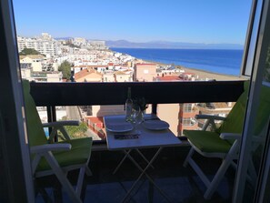 Outdoor dining - 1ST LINE TERRACE SWIMMING POOLS PRIVATE PARKING LAST FLOOR (Torremolinos)