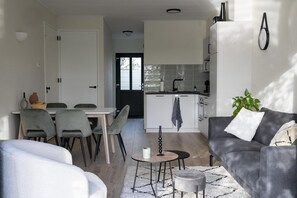 Interior - Luxurious semi-detached 5-person holiday home by the water. (Roelofarendsveen)