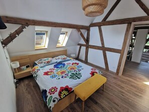 3 bedrooms, desk, iron/ironing board, travel cot