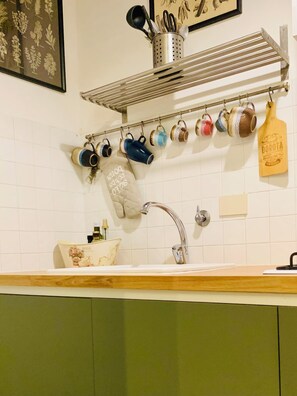 Ensemble douche/baignoire, sèche-cheveux, bidet, serviettes fournies