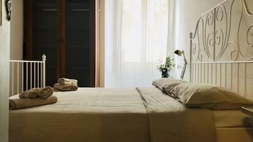 3 Schlafzimmer, Schreibtisch, Bügeleisen/Bügelbrett, kostenloses WLAN