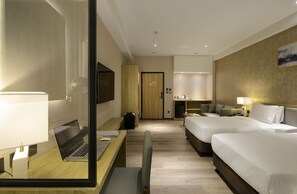 Free minibar, in-room safe, desk, laptop workspace - Joyfultel (Taoyuan City)