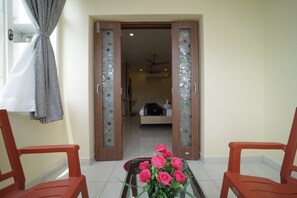Lobby sitting area - Nadanam Inn (Puducherry)