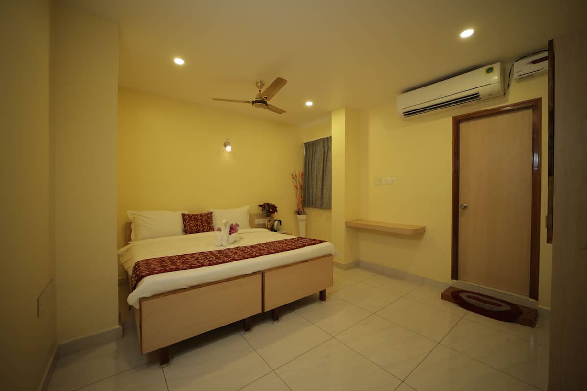 Egyptian cotton sheets, premium bedding, free WiFi, bed sheets