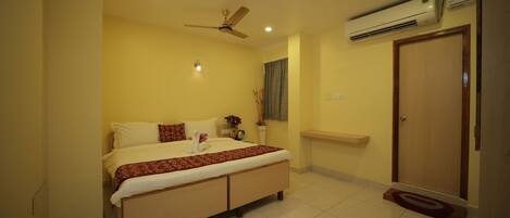 Egyptian cotton sheets, premium bedding, free WiFi, bed sheets