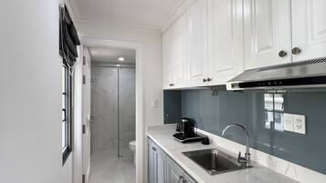 Apartamento grand | Cozinha privada | Geladeira, micro-ondas, cooktop, chaleira elétrica