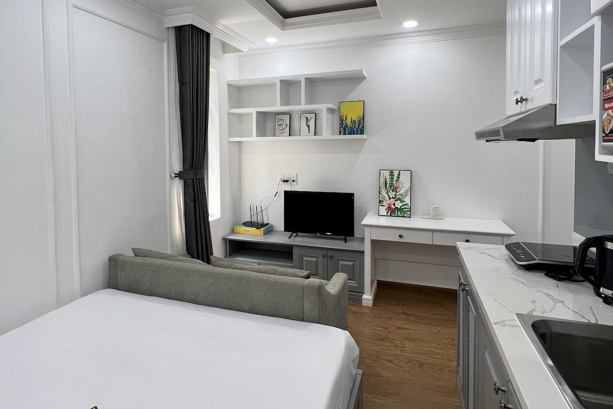 Basic Apartment | 1 bedroom, minibar, individually decorated, individually furnished